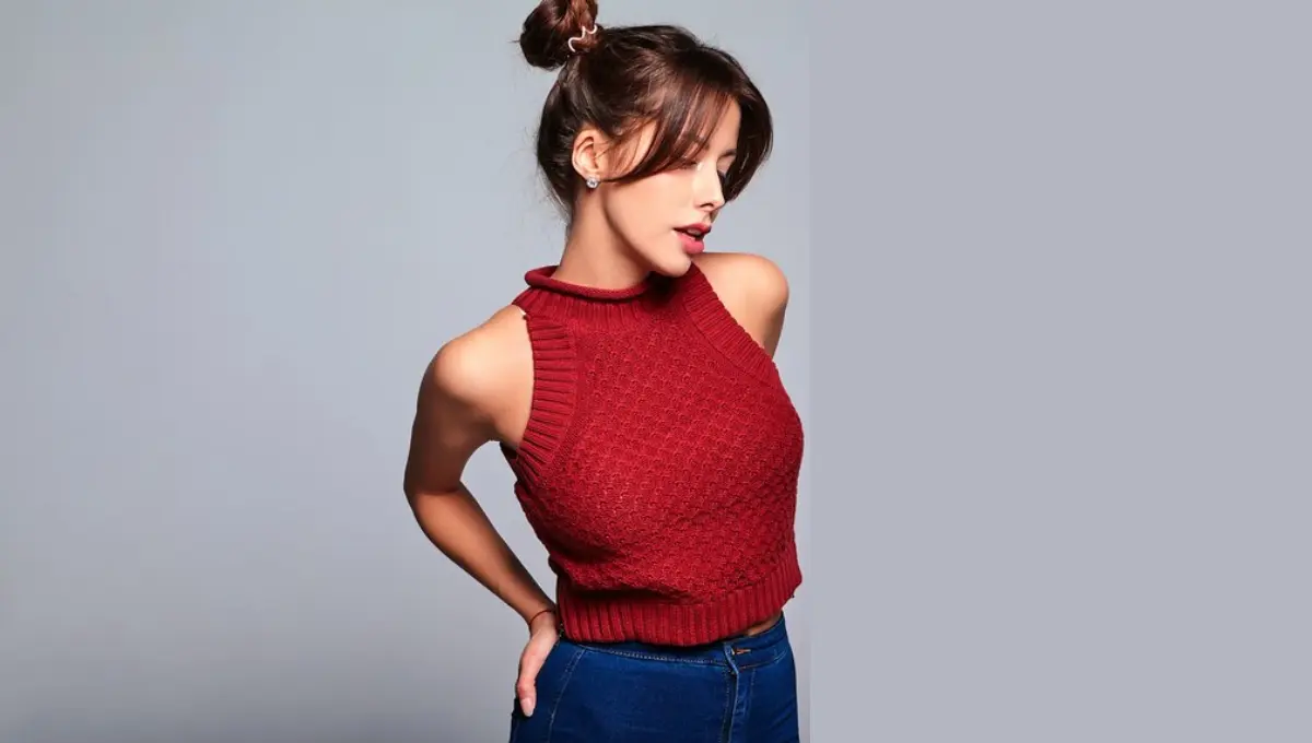 Key Features Of High-Neck Tank Tops