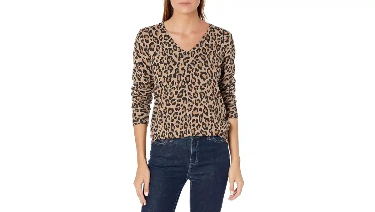 Amazon Essentials Women's Lightweight V-Neck Sweater