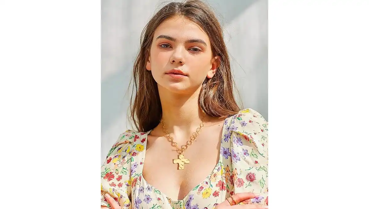 Medallion Pendant Necklace with Toggle Clasp