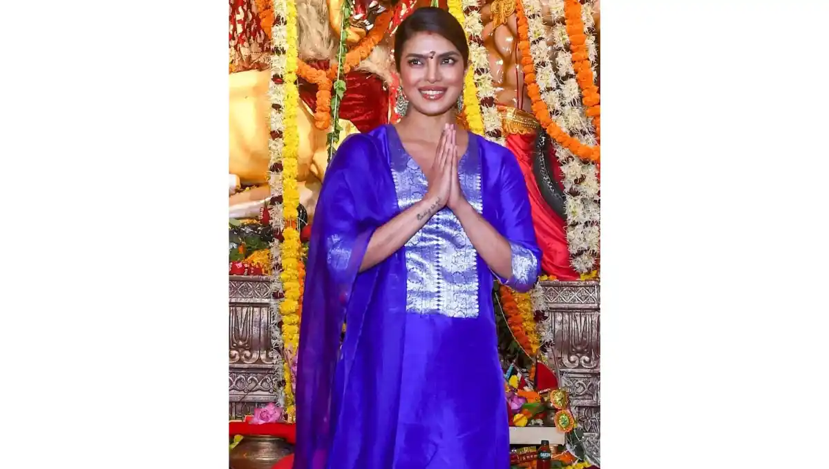 How to Recreate Priyanka Chopra’s Durga Puja Look